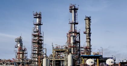 Роль РТИ в нефтегазовой отрасли: устойчивость к агрессивным средам